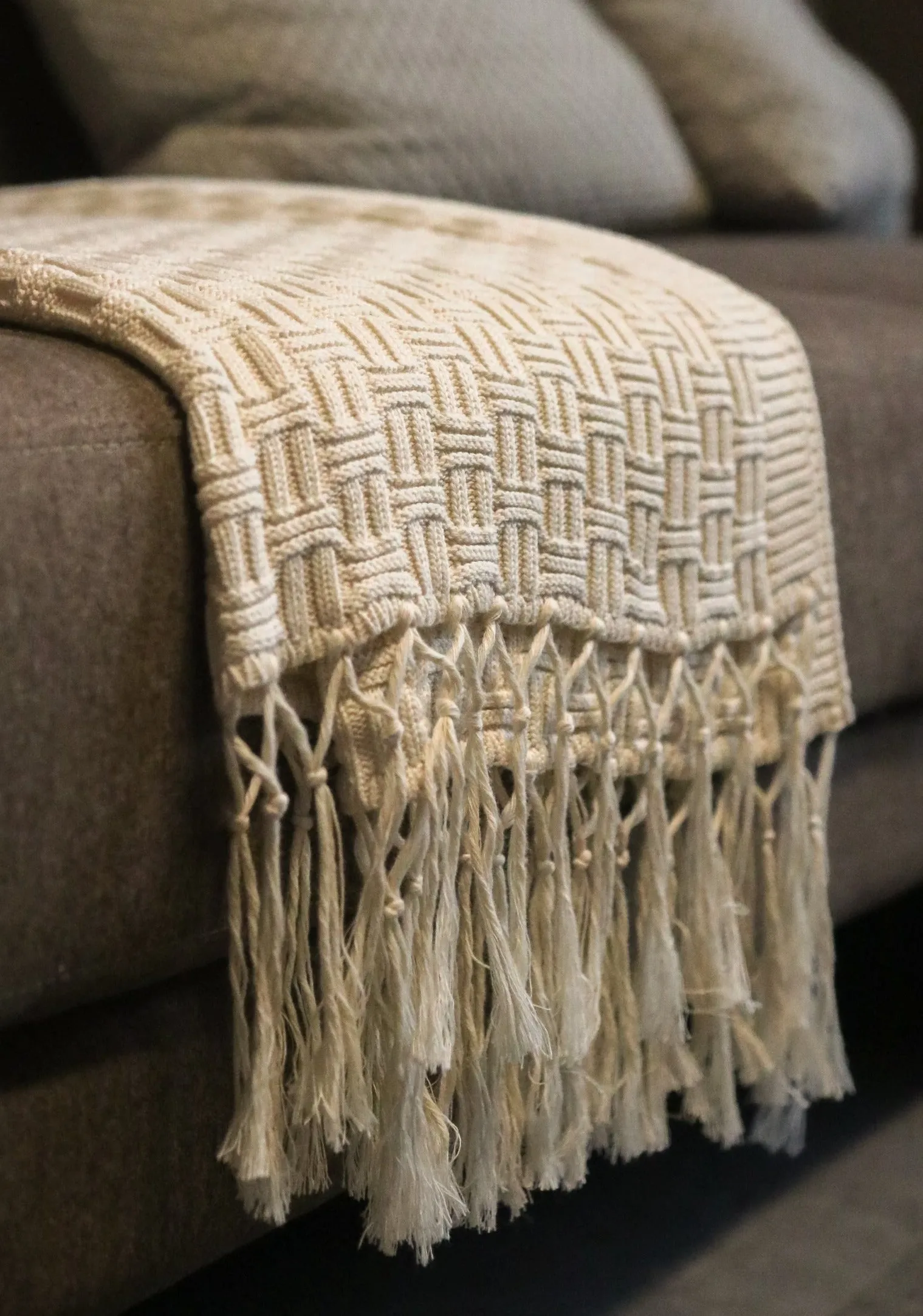 100% Organic Cotton Throw Blanket with Tassels