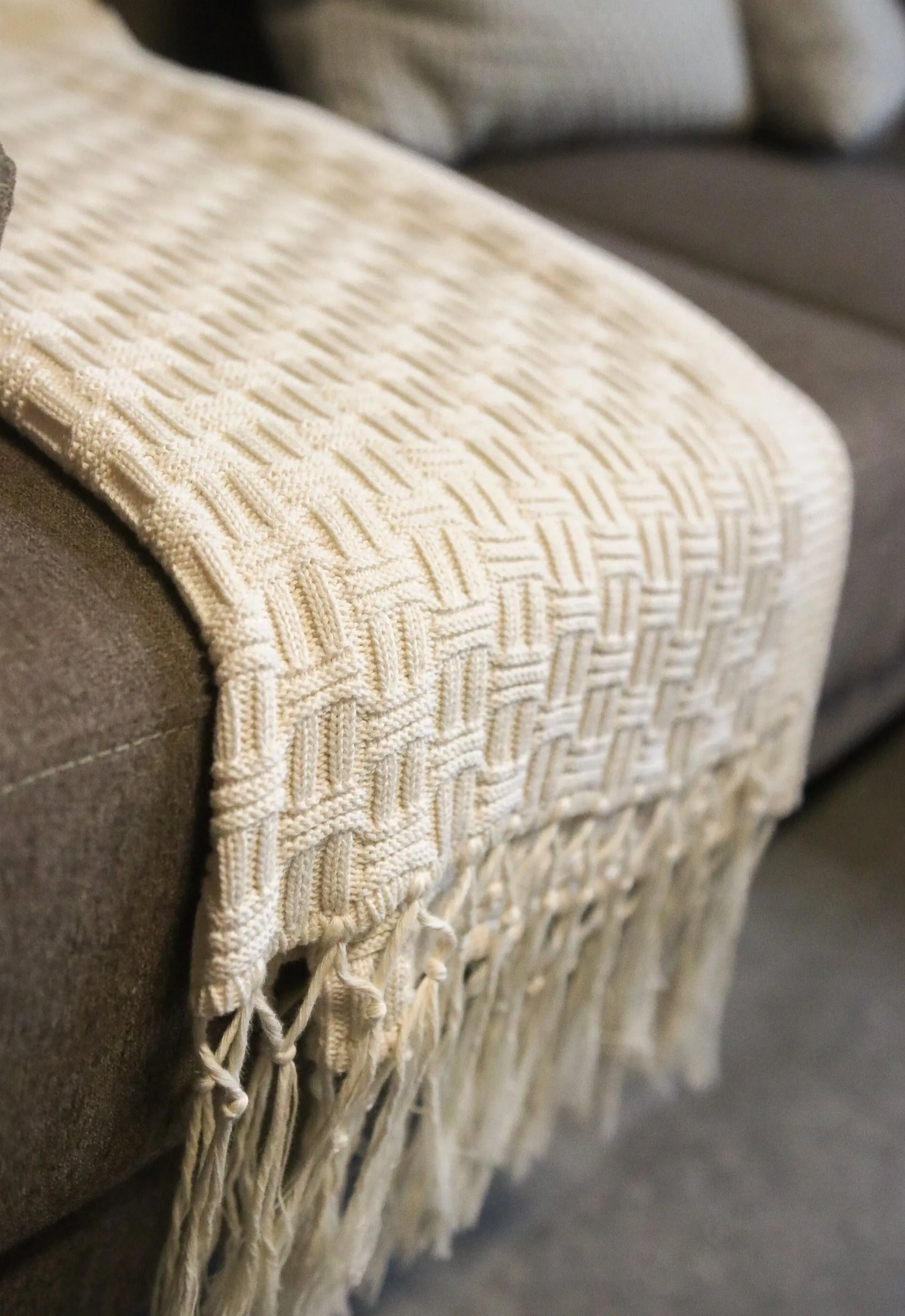 100% Organic Cotton Throw Blanket with Tassels