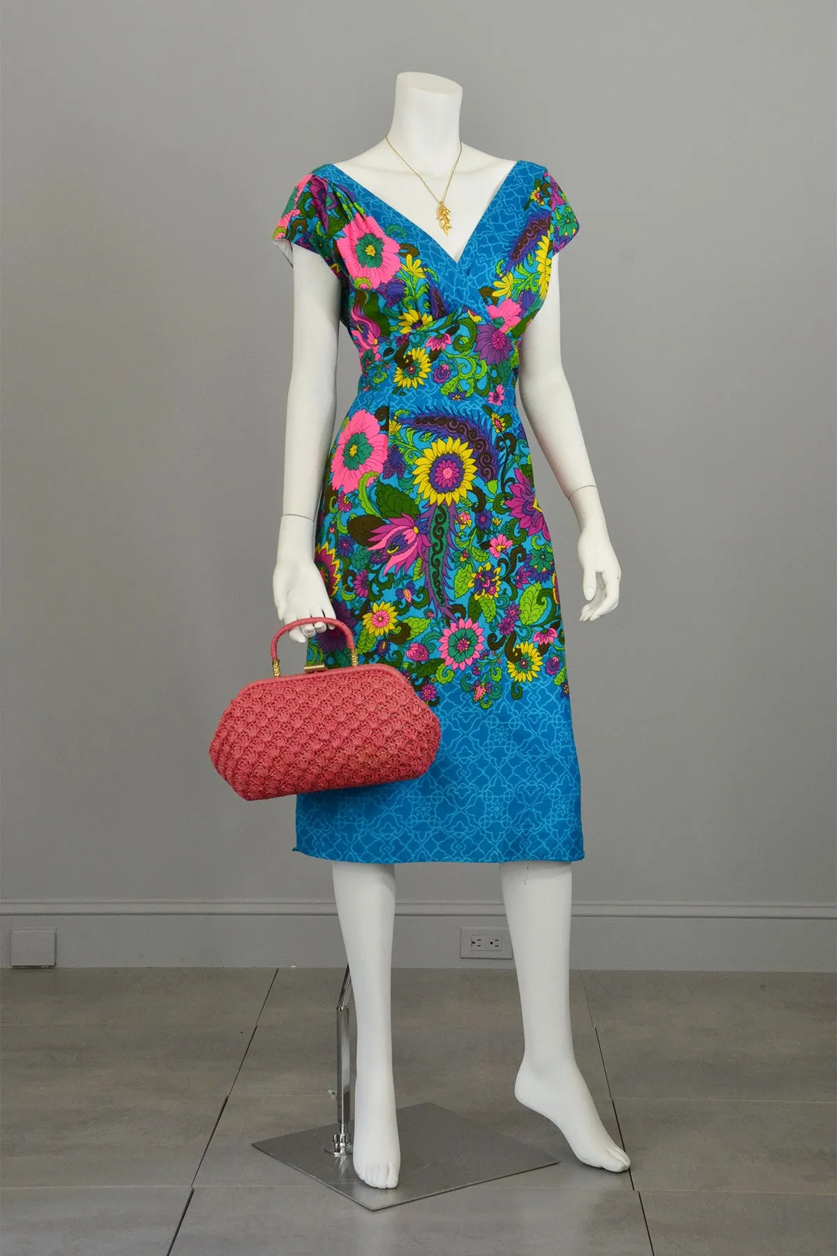 1970s Sunflowers in a Garden Dress Size M/L, Plunging neckline Bust 38", Waist 30"