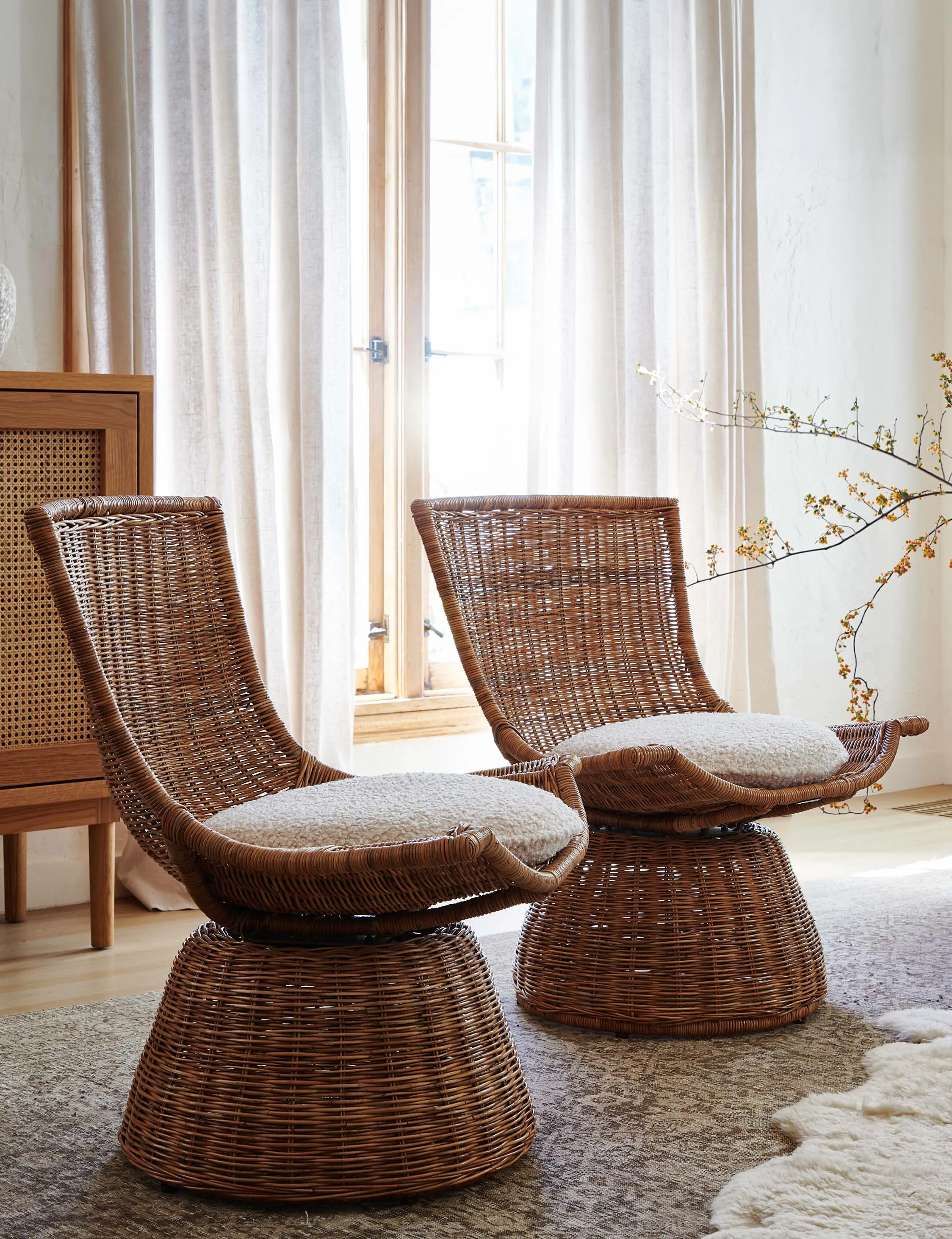 Amado Swivel Chair