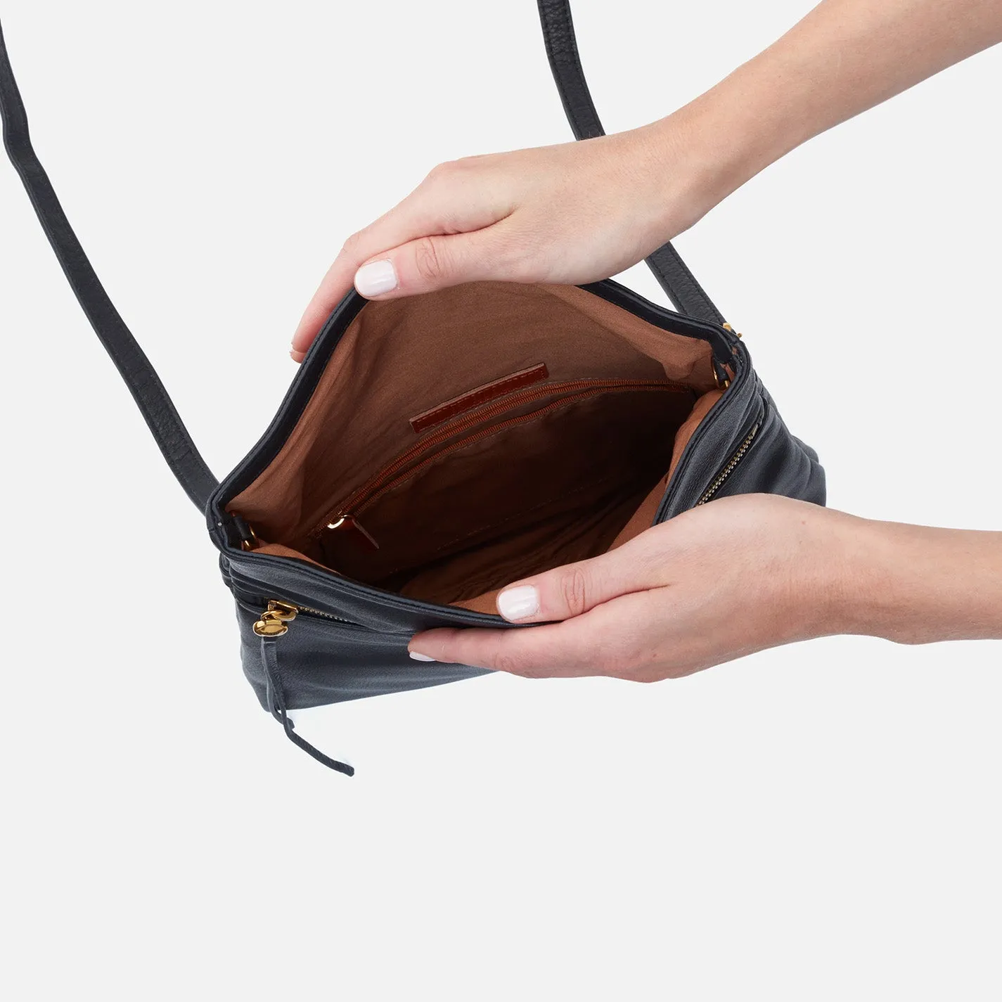 Draft Crossbody in Pebbled Leather - Black