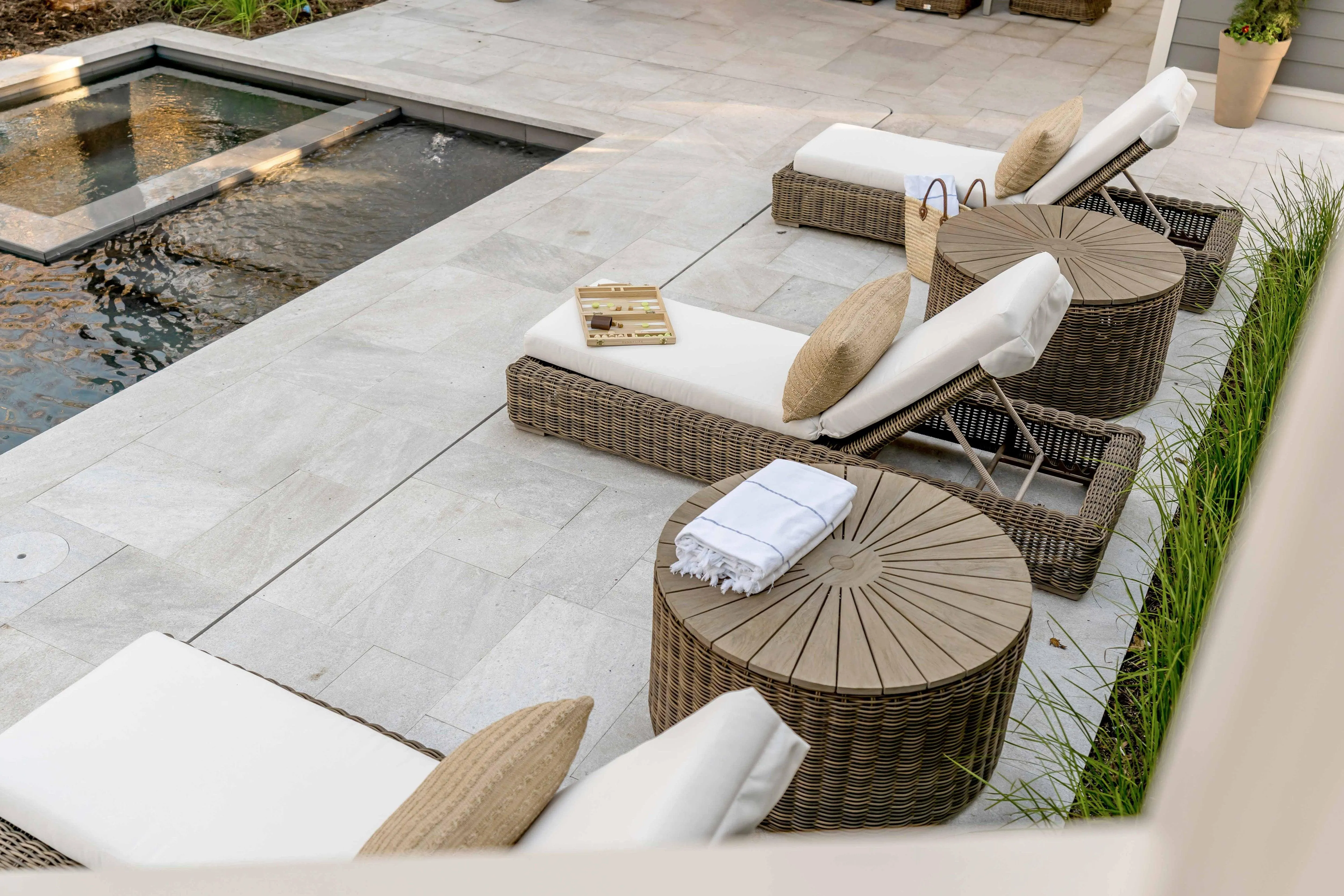 Newport Outdoor Round Coffee/Umbrella Table