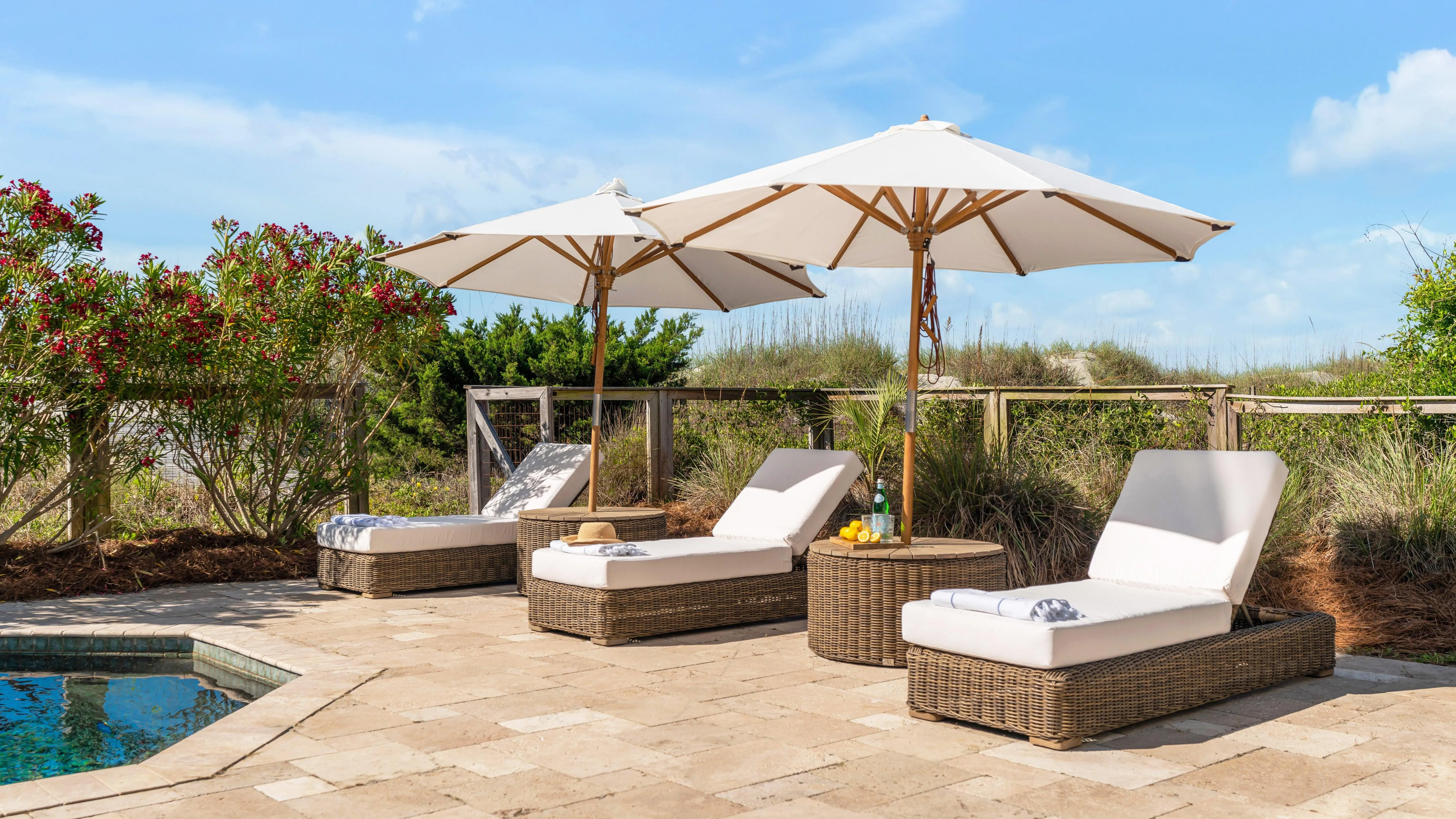 Newport Outdoor Round Coffee/Umbrella Table