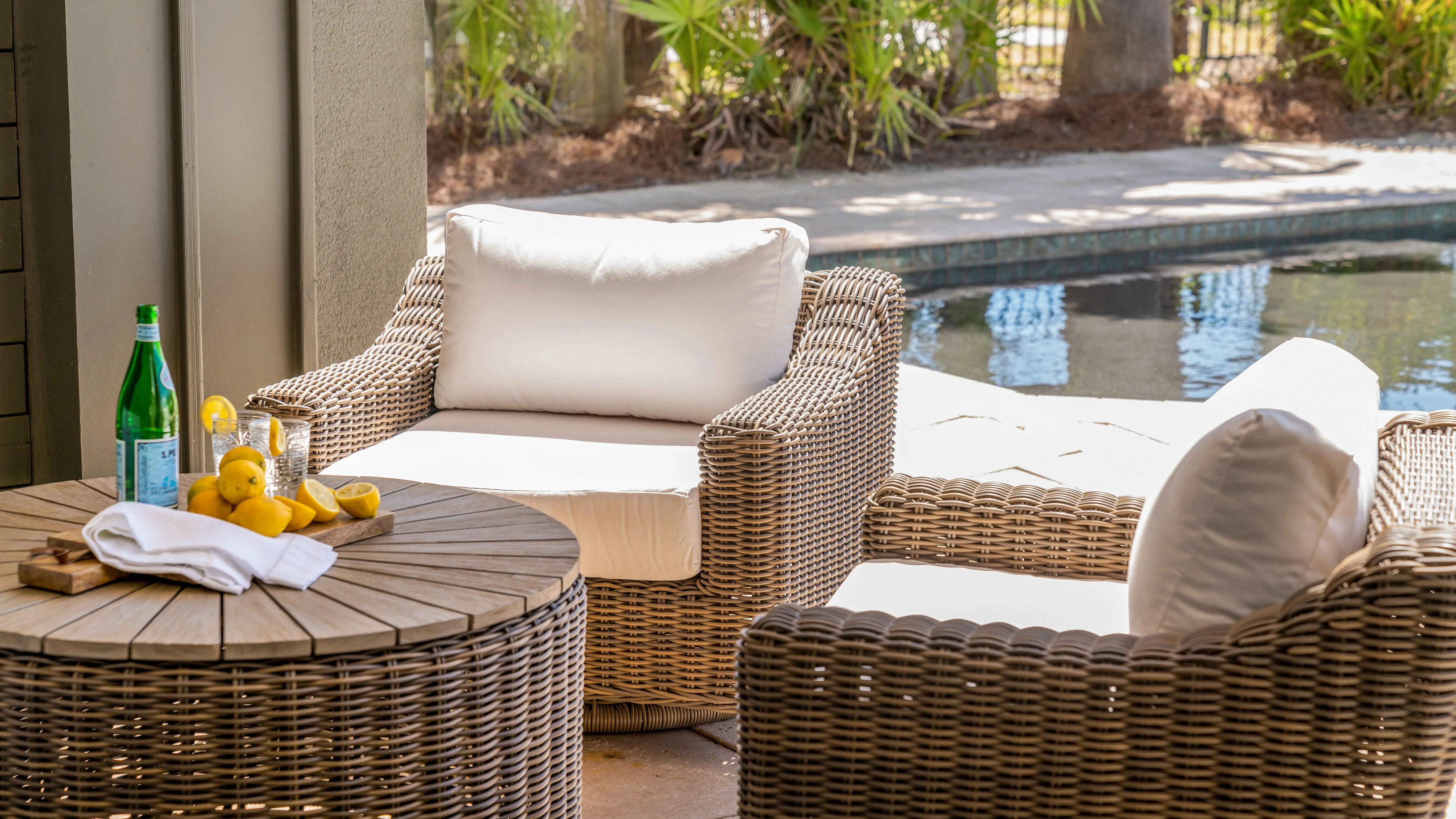 Newport Outdoor Round Coffee/Umbrella Table