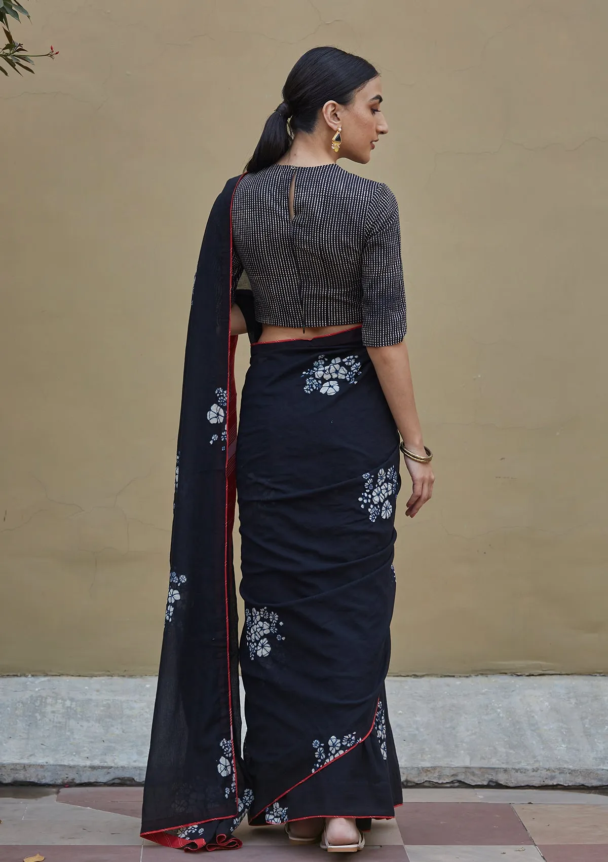 Onyx Floral Print Saree